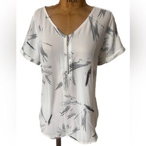 NWOT Apt. 9 Zip Dressy White & Black Tee M